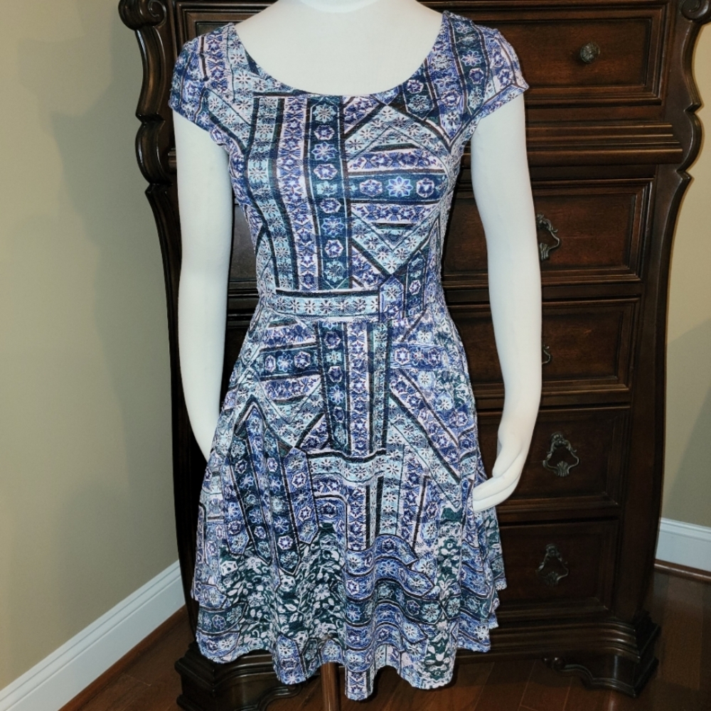 💜 Xhilaration Lace-Like Patterned Dress, Size Small